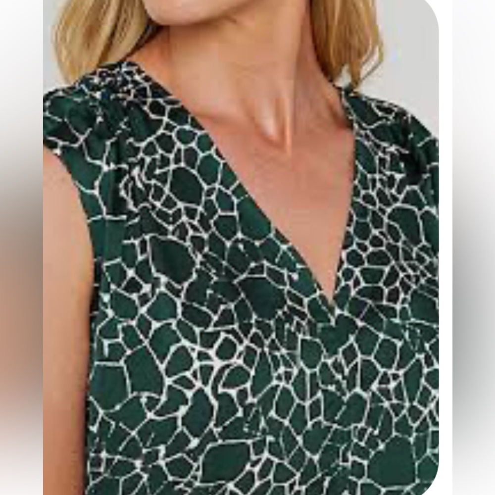 Worthington sleeveless‎ v neck blouse. NWT